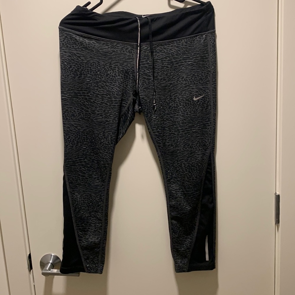LEOPARD PRINT NIKE CAPRI LEGGINGS